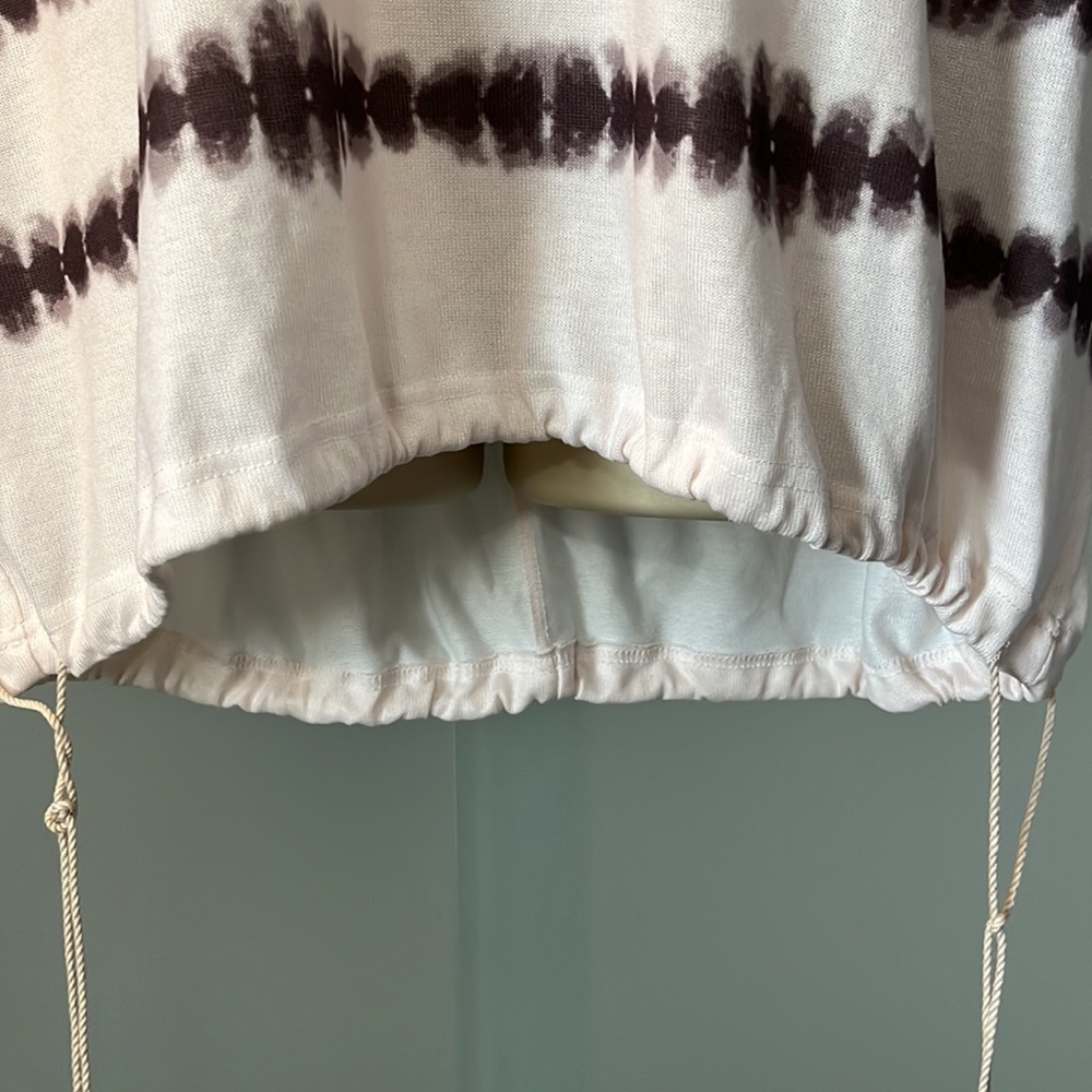 V neck top - Picture 2 of 9